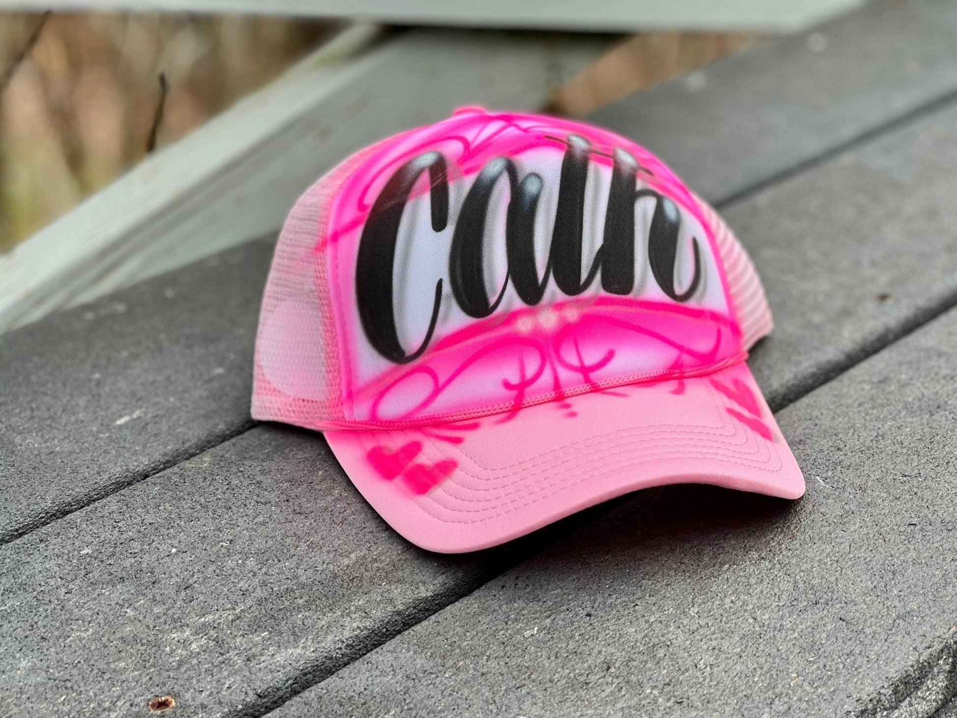 Airbrushed Any Name, Trucker Hat with Hearts - Bluegrass Airbrush